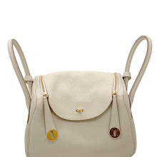 Load image into Gallery viewer, HERMES Lindy Craie Taurillon Clemence Size 26
