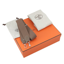 将图像加载到图库查看器中，HERMES Evelyne3 Etoupe Taurillon Clemence Size PM
