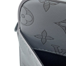 将图像加载到图库查看器中，LOUIS VUITTON Duo messenger GrayM46104 Monogram Shadow
