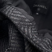 Load image into Gallery viewer, CHANEL Wool Tweed Vest Size 38 Black/GrayP78192 Wool 100%
