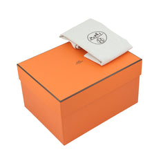Load image into Gallery viewer, HERMES In the loop Etoupe Taurillon Clemence Swift Leather Size 18
