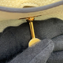 Load image into Gallery viewer, HERMES Lindy Crème Chantilly Taurillon Clemence Size Mini
