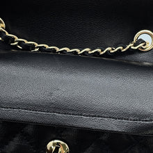将图像加载到图库查看器中，CHANEL Matelasse Classic Mini Bag Bag Charm BlackAP4760 Lambskin Faux Pearl Rhinestone
