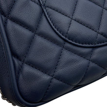 将图像加载到图库查看器中，CHANEL ChainShoulder Bag Navy Calf Leather
