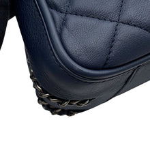 将图像加载到图库查看器中，CHANEL ChainShoulder Bag Navy Calf Leather
