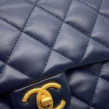 Load image into Gallery viewer, CHANEL Matelasse Single Flap ChainShoulder NavyAS3393 Lambskin Size 20
