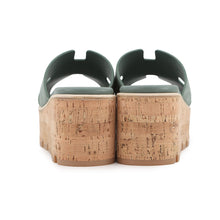 Load image into Gallery viewer, HERMES Eze 30 Sandals Vert Cedor Cork Chevre Leather/Velour Size 35
