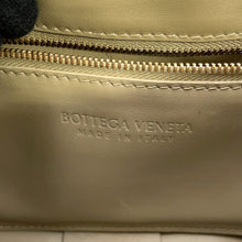 将图像加载到图库查看器中，Bottega Veneta Cassette Shoulder Bag Taupe Grey666870VCP111520 Leather
