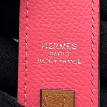 Load image into Gallery viewer, HERMES Bandouliere Tresage Rose Azalee/Brown Epsom
