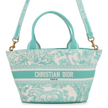 将图像加载到图库查看器中，Dior Toile de Jouy Embroidery Pannier Hat Bag AquamarineM1328CTDT_M51E Canvas
