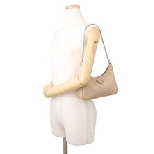 将图像加载到图库查看器中，PRADA Re-Edition 2005 2WAYBag Beige1BH204 Nylon
