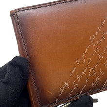 将图像加载到图库查看器中，Berluti calligraphy money clip Brown Leather
