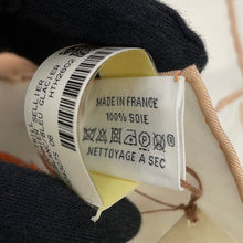 将图像加载到图库查看器中，HERMES Carre Le Pommier Sellier Size 90 White/Blue Gacier/Apricot Silk100%
