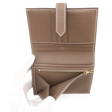 Load image into Gallery viewer, HERMES Bean compact Etoupe Veau Madame
