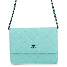 将图像加载到图库查看器中，CHANEL Matelasse Chain wallet Turquoise Lambskin
