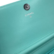 将图像加载到图库查看器中，CHANEL Matelasse Chain wallet Turquoise Lambskin

