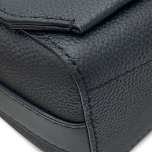 将图像加载到图库查看器中，LOUIS VUITTON takeoff messenger NoirM57080 Grain Leather
