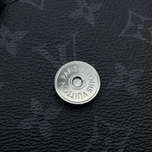 将图像加载到图库查看器中，LOUIS VUITTON Envelope/Pouch NoirM11613 Monogram Eclipse
