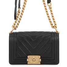 将图像加载到图库查看器中，CHANEL Boy Chanel V Stitch BlackA67085 Caviar Leather Size Small
