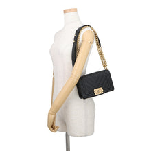 将图像加载到图库查看器中，CHANEL Boy Chanel V Stitch BlackA67085 Caviar Leather Size Small
