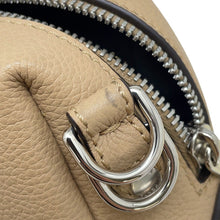 将图像加载到图库查看器中，FENDI Louis Shoulder Bag Beige7VA668 Grained Calf Leather Size Small
