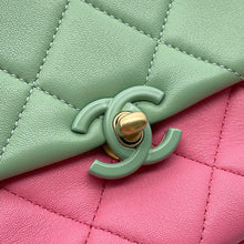 将图像加载到图库查看器中，CHANEL Matelasse Shoulder Bag Green/PinkAS3876 Lambskin
