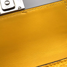 将图像加载到图库查看器中，FENDI Micro Flat Baguette Shoulder Pochette Yellow7M0311 Leather
