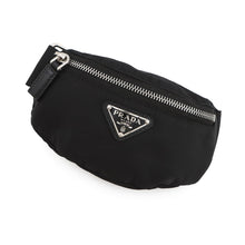 将图像加载到图库查看器中，PRADA Re-Nylon Triangle Logo Wristband Pouch Black2TT095_2DMK_F0002 Nylon
