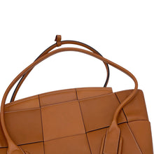 将图像加载到图库查看器中，Bottega Veneta Arco Shoulder Bag Wood598244VMAP12645 Calf Leather
