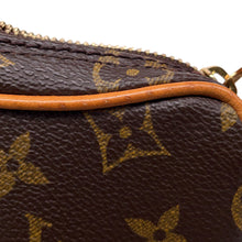 Load image into Gallery viewer, LOUIS VUITTON Pochette・Croissant RedM51510 Monogram
