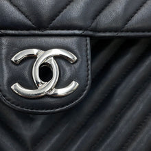 将图像加载到图库查看器中，CHANEL V Stitch Backpack BlackA91121 Lambskin
