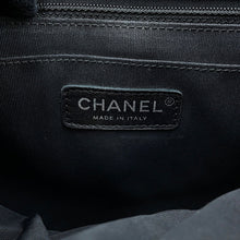 将图像加载到图库查看器中，CHANEL V Stitch Backpack BlackA91121 Lambskin
