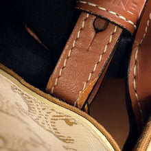 将图像加载到图库查看器中，CELINE Vertical hippopotamus Ivory/Tan194372 PVC Leather Size Mini
