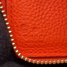 将图像加载到图库查看器中，GUCCI Zip AroundWallet Orange420113 Leather
