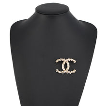 将图像加载到图库查看器中，CHANEL CC Logo Brooch Silver Metal
