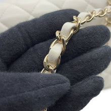 将图像加载到图库查看器中，CHANEL Matelasse W Flap ChainShoulder Bag WhiteA01112 Caviar Leather Size 25
