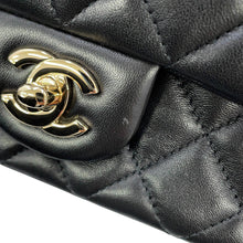 Load image into Gallery viewer, CHANEL Classic Matelasse ChainShoulder Bag BlackA69900 Lambskin Size 20
