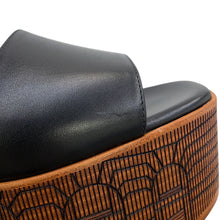 Load image into Gallery viewer, HERMES Illusion 35 Black Leather Size 35

