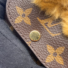 将图像加载到图库查看器中，LOUIS VUITTON Bag Charm: LV Cute Capybara BrownM02956 Monogram
