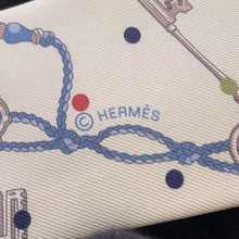 Load image into Gallery viewer, HERMES Twilly Fringe Les Crèmes à Pois Crème / Gris Perle / Multicolor Silk100% Leather
