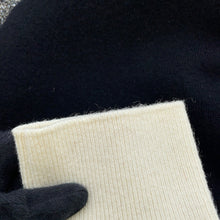 将图像加载到图库查看器中，CHANEL Logo Knit Size 38 Black/MulticolorP62886 Cashmere43% Cotton21% Viscose18% Silk8% Polyester5% Polyamide4% Elastine1%

