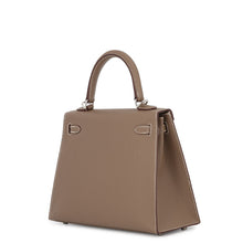 Load image into Gallery viewer, HERMES Kelly Sellier Etoupe Epsom Size 25
