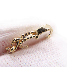 Load image into Gallery viewer, Van Cleef &amp; Arpels Vintage Alhambra Bracelet 5 motifsVCARP39D00 18K Yellow Gold
