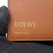 将图像加载到图库查看器中，LOEWE Knot Compact Wallet Black/BrownCEM1NCWX01 Shiny Nappa Calf

