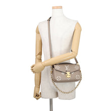 将图像加载到图库查看器中，LOUIS VUITTON Pochette Metis EW TourterelleGray/CreamM23081 Monogram Empreinte Leather
