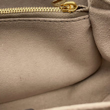 将图像加载到图库查看器中，LOUIS VUITTON Pochette Metis EW TourterelleGray/CreamM23081 Monogram Empreinte Leather
