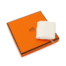 Load image into Gallery viewer, HERMES Baby shoes Ivory Linen100%
