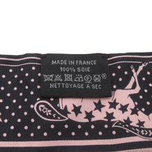 将图像加载到图库查看器中，HERMES Twilly Cheval de Coeur Bandana Black/White/Vieux Rose Silk100%
