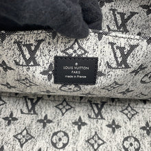 Load image into Gallery viewer, LOUIS VUITTON Onthego GrayM46448 Monogram・Jacquard Denim Size MM
