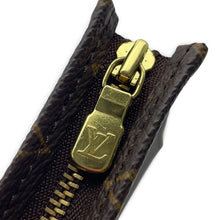 Load image into Gallery viewer, LOUIS VUITTON Toiletry Pouch BeigeM47546 Monogram Size 15
